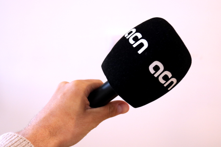 A Catalan News microphone (by Guifré Jordan)